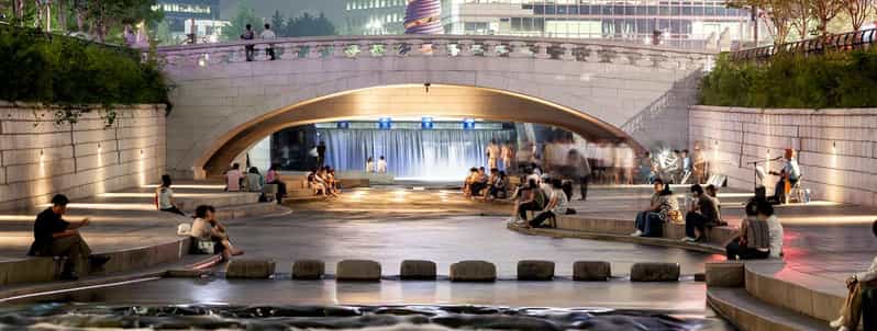 Seoul: Small-Group Walking Tour with Gwangjang Market