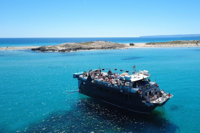 Ibiza: Boat to Formentera with VIP bed, open bar, breakfast, lunch, dinner Full Experience with Sunset (in advance, phase 3)