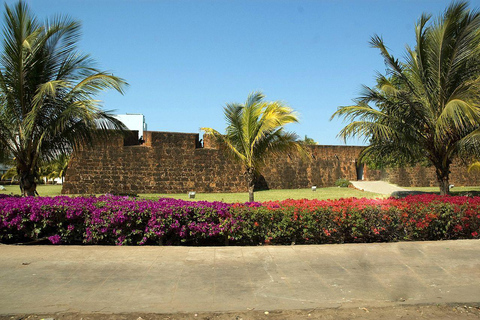 Maputo: Guided City Tour with Lunch and Market Visit