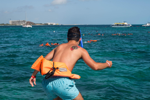 Cancún: Isla Mujeres katamarankryssning med snorkling