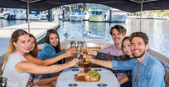 Melbourne: Private Cheese & Wine Cruise on the Yarra River