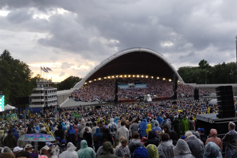 Tallinn singing grounds: story of bees that broke the empire