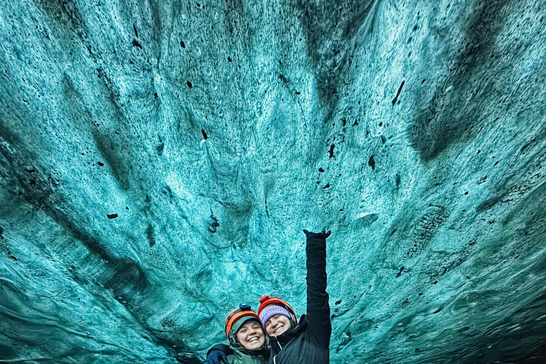 Excursion Premium dans la grotte de glace bleue - soupe chaude et boisson chaude incluses.Visite guidée de la grotte de glace bleue Vatnajökull Premium