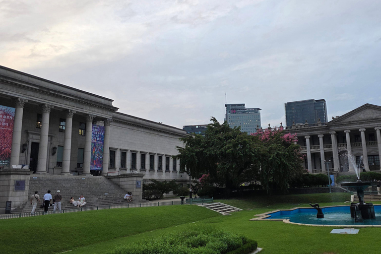 Seoul: Deoksugung Palace Night Tour with Guide