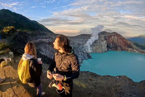 Da Yogyakarta: Alba sul Monte Bromo e fuoco blu dell'Ijen 3 giorni/2 nottiYogyakarta: Alba dorata sul Monte Bromo e fuoco blu dell'Ijen 3 giorni/2 notti