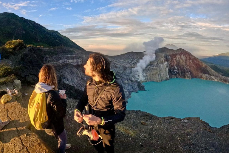 Da Yogyakarta: Alba sul Monte Bromo e fuoco blu dell'Ijen 3 giorni/2 nottiYogyakarta: Alba dorata sul Monte Bromo e fuoco blu dell'Ijen 3 giorni/2 notti