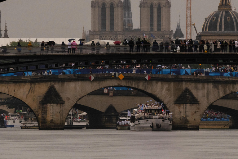 Paris: Private Seine River Cruise Paris: Private Seine River Cruise with Guide