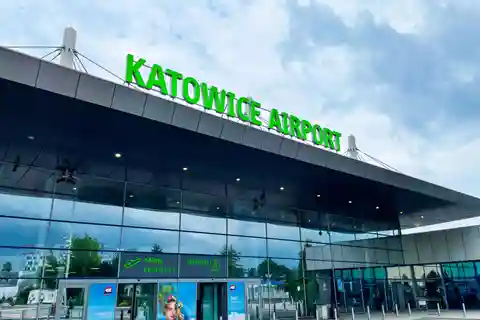 Transfer privado: Aeroporto de Cracóvia/Balice para Pyrzowice KTW