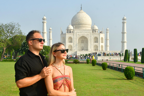 Von Delhi aus: Taj Mahal Sunrise Tour mit Elephant SOS