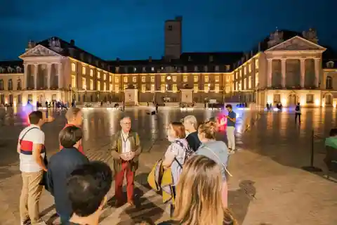 Dijon: Nighttime Tour in French