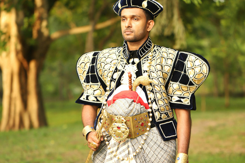 Colombo or Kandy: Traditional Dress & Photography Session