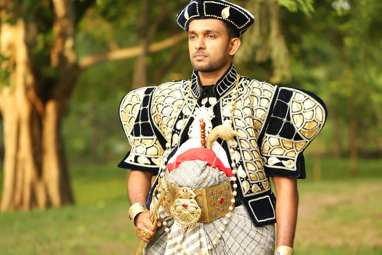 Colombo or Kandy: Traditional Dress & Photography Session