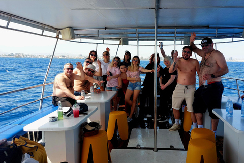 Larnaca: Yellow Submarine Swim Cruise with Unlimited Drinks
