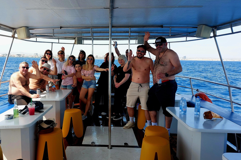Larnaca: Yellow Submarine Swim Cruise with Unlimited Drinks