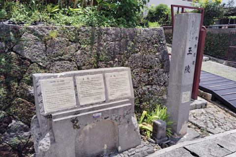 Naha: Shurijo Castle & Tamaudun Guided Walking Tour Morning visit