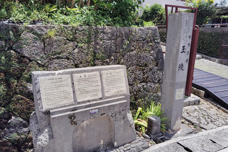 Naha: Shurijo Castle & Tamaudun Guided Walking Tour Morning visit