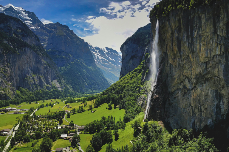 Interlaken: Lauterbrunnen Waterfall Tour with Pickup