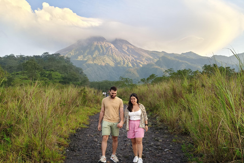 Yogyakarta : viaje al amanecer del merapi, jomblang y cuevas de pindulesta opción no incluye las entradas a las atracciones