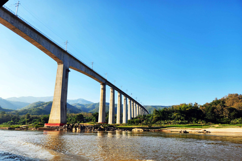 Chiang Rai: Luang Prabang 2-Day Slow Boat Tour