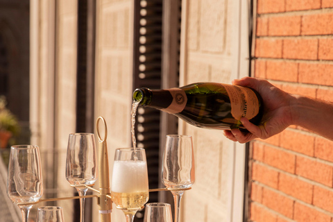 Prywatna degustacja wina z widokiem na Sagrada Familia i posiłkiem tapas