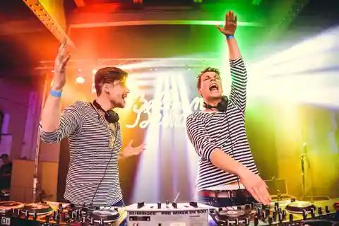 Malalata Party: Musik-Kreuzfahrten mit Sightseeing-Booten