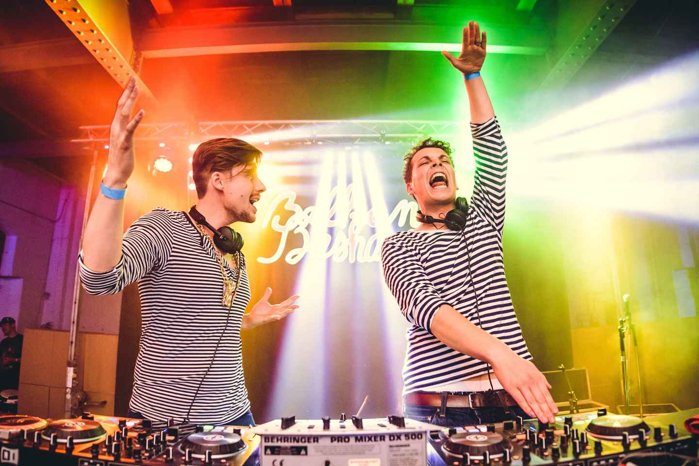 Malalata Party: Music cruises by sightseeing boats