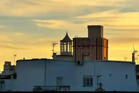 Cádiz from a Seagull's view: Tavira Tower, rooftops & more