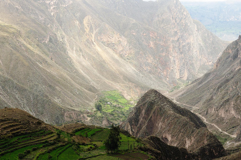 Cotahuasi: tour di 2 giorni nel canyon con sorgenti termali e cascata