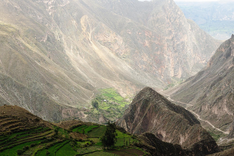 Cotahuasi: tour di 2 giorni nel canyon con sorgenti termali e cascata