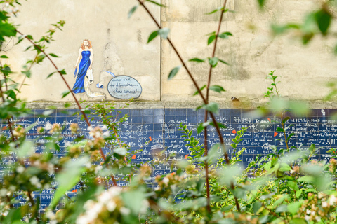 Paris: Experience the romance of Montmartre on a walk with a pro photographer Paris: Experience romance in Montmartre, a walk with a photographer in English