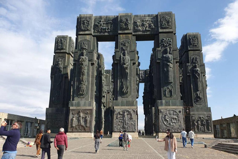 Tbilisi: Chronicle of Georgia, Bodbe & Sighnaghi Tour