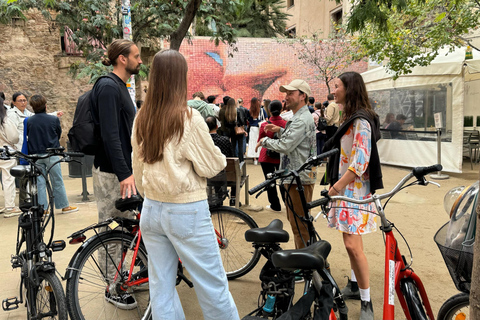 Barcelone : visite à vélo ou en vélo électrique, sites incontournables et anecdotes localesVisite privée