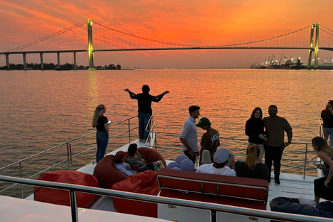 Crociera al tramonto nella baia di Maputo