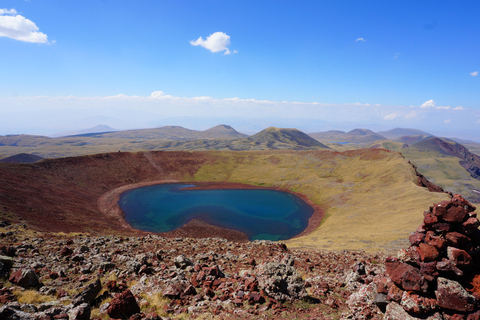 Yerevan: Azhdahak Mountain Hike with Jeep Ride
