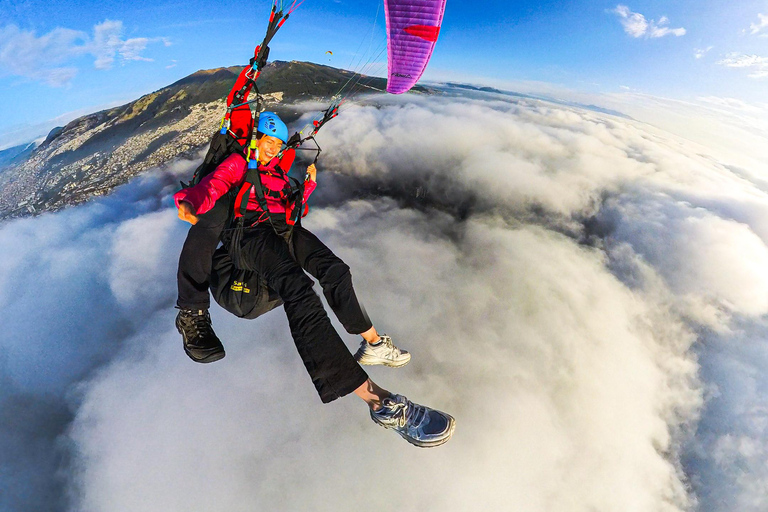 Quito: Paragliding Flight from the Teleférico with 360 Video