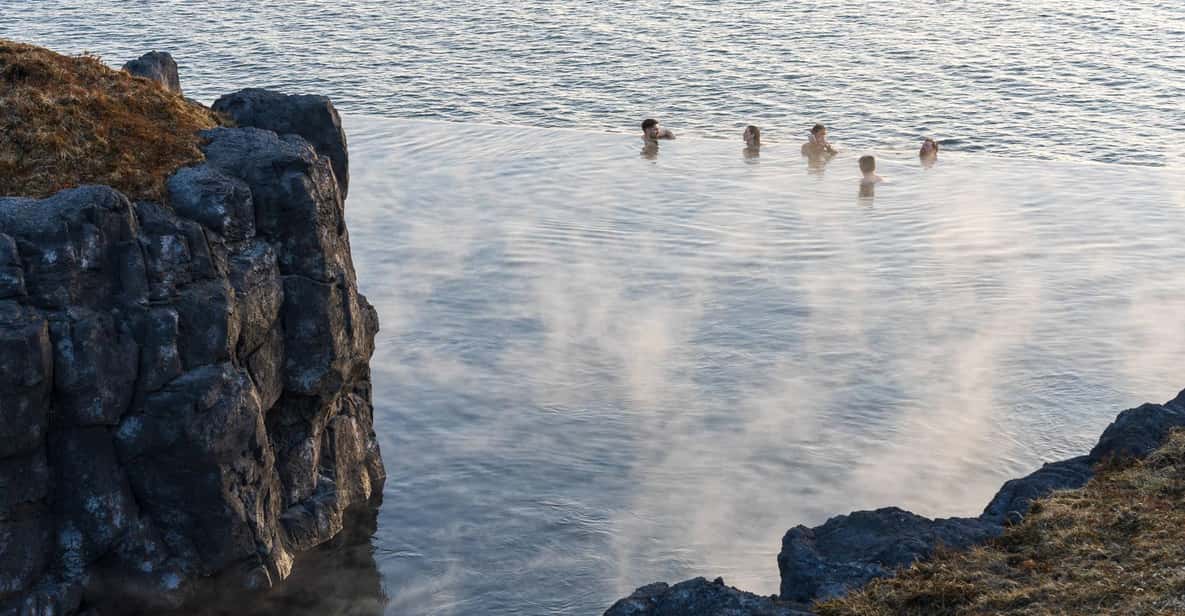 Geothermalbad mit Meerblick in Island