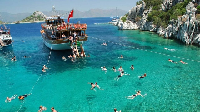 Marmaris: Cleopatra Island Boat Tour with Swimming Stops