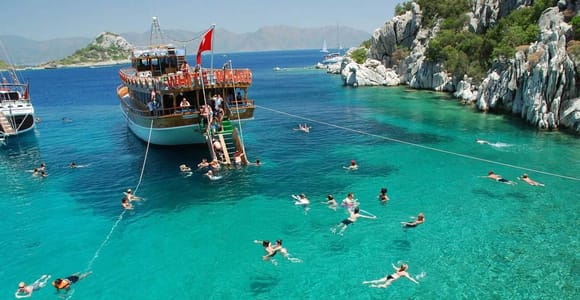 Marmaris: Cleopatra Island Boat Tour with Swimming Stops