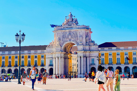 Lisbon: Tuk Tuk Private Tour With Free Polaroid Photos Lisbon: Old town Tuk Tuk Tour (60min)