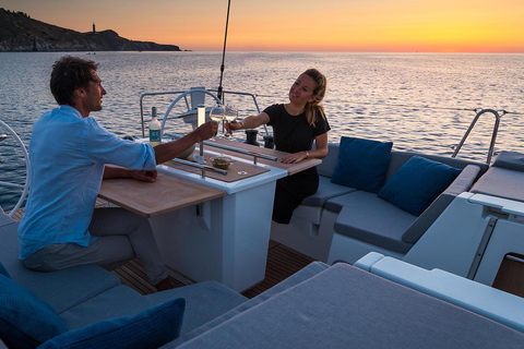 Santorini: Luxury Private Sailing Cruise Experience Evening Cruise