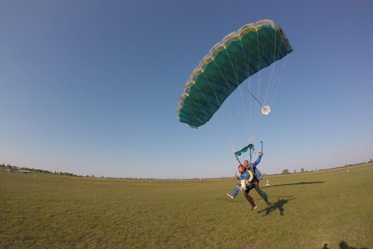 Tandem Skydiving, Budapest-Székesfehérvár
