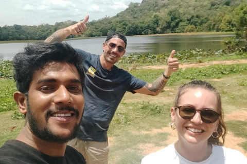 De Kandy: Sigiriya, visita guiada a Dambulla e chegada a TrincoDe Kandy: Sigiriya, Dambulla e Trinco Drop
