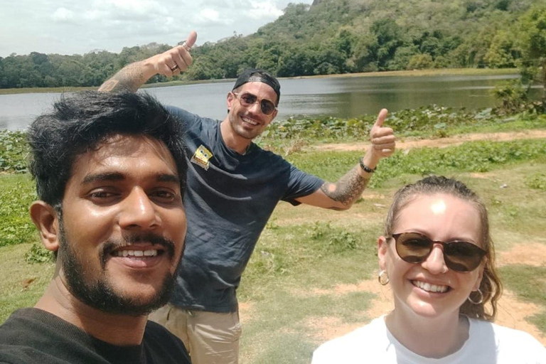 De Kandy: Sigiriya, visita guiada a Dambulla e chegada a TrincoDe Kandy: Sigiriya, Dambulla e Trinco Drop
