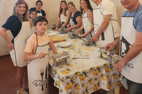 Mailand: Pasta- und Tiramisu-Kochkurs mit Wein