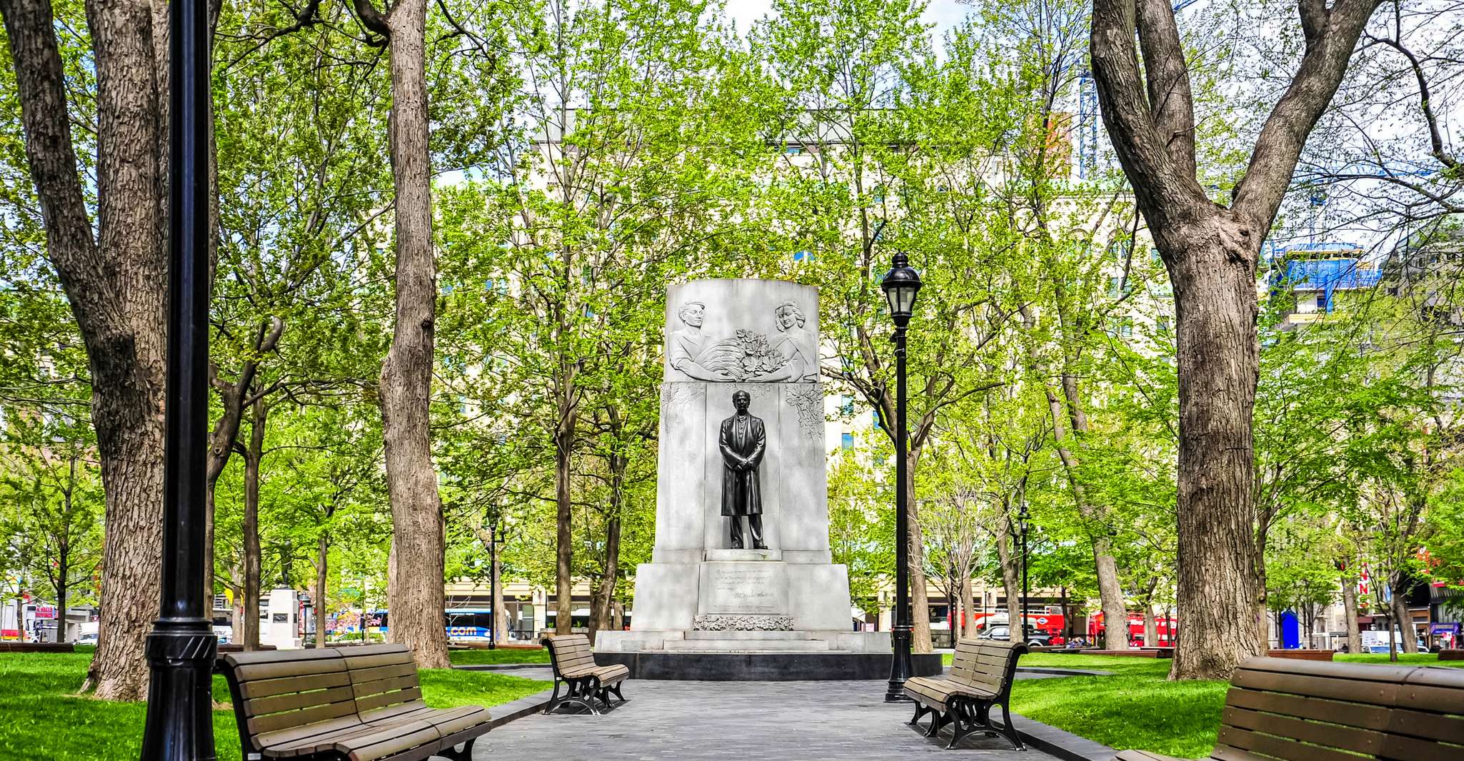Montreal: Hop-On Hop-Off Double-Decker Bus Tour photo 7