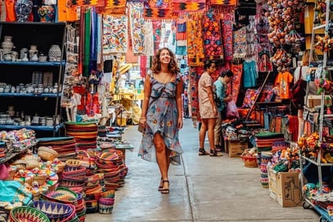 Delhi: Guided Shopping Tour Experience with Female Expert