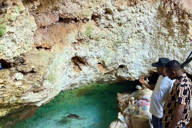 Zanzíbar:Cueva Secreta,Experiencia Off the Grid almuerzo,trasladoOpción de menú Plata con traslado desde cualquier lugar de Zanzíbar