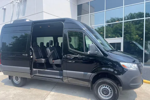 Privater Transfer: JFK/LGA/EWR Flughafen nach Manhattan Bis zu 11