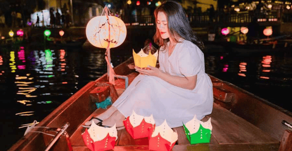 Hoi An: Hoai River Boat Ride & Lantern Release Tour