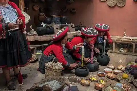 Von Cusco aus: Moray, Maras Salzminen & Chinchero Weaver Tour